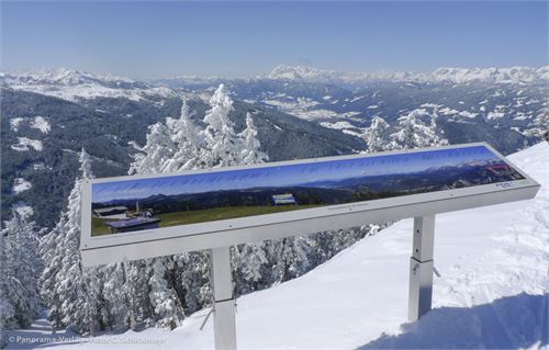 Reiteralm, Höhenverstellbare Schautafel (schneebedingt) an der Seilbahn-Bergstation