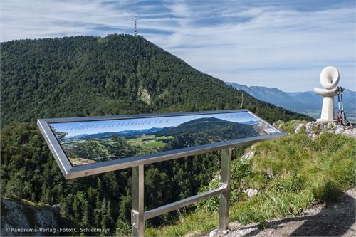 Nockstein, Salzburg. Mehrere Schautafeln in Nirosta-Rahmen am Weg und am Gipfel zum Nockstein