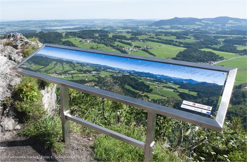 Nockstein, Salzburg. Mehrere Schautafeln in Nirosta-Rahmen am Weg und am Gipfel zum Nockstein