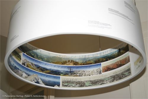Österreichischer Alpenverein Innsbruck. Ausstellung über die Panoramafotografie. Rundpanorama zur Betrachtung von innen, ø 2 Meter