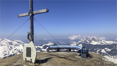 Schattberg Westgipfel, Panorama-Rondell aus 5 einzelnen trapezförmigen Schautafeln. Gesamtbreite 9 Meter.