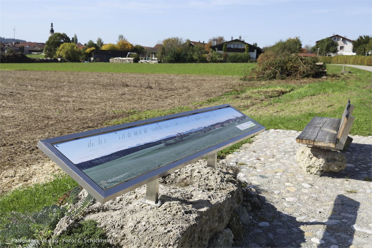 Freutsmoos bei Palling, Bayern. 2,50 m Schautafel in Nirosta-Rahmen, montiert auf einem Nagelfluh, typischer Stein für diese Region