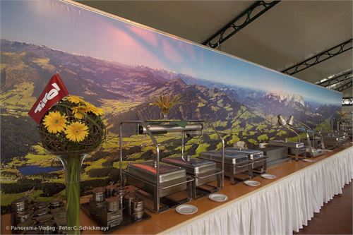 Dekobild im Tenniszelt Kitzbühel auf Bannermaterial, 20 Meter Länge