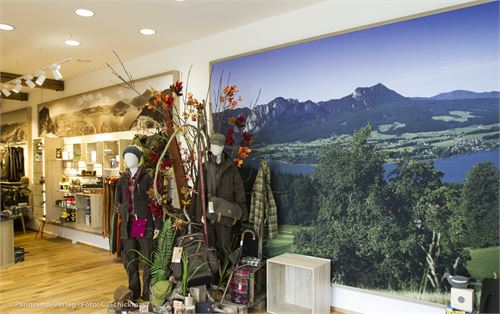 Großformatbilder im Waffengeschäft Sodia Mondsee