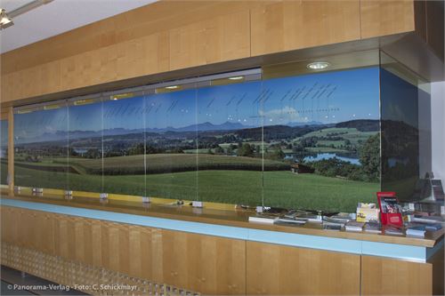 Aufsicht- und Durchsicht-Dekobild im Tourismusbüro Waging am See, 8 Meter breit