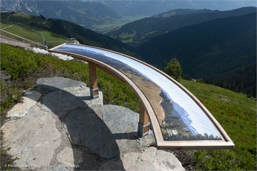 Naturkino Leogang, Drei Schautafeln auf Holz, jeweils 3 Meter breit