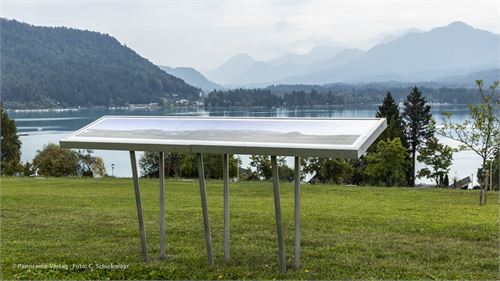 Drobollach, Faaker See. Schautafel in Alu-Rahmen auf privatem Hotelgelände