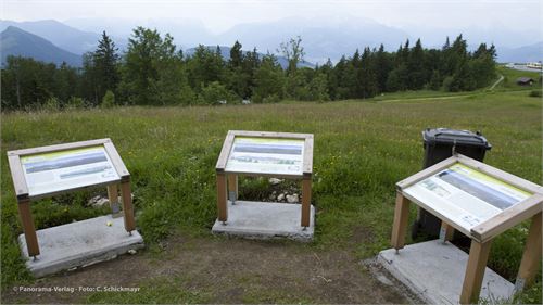 Gaisberg bei Salzburg, Infotafeln mit Panorama, geteilt auf 3 Tafeln in Holzrahmen