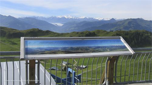 Alpenhaus Kitzbüheler Horn, 2-Meter Schautafel auf Terrassengeländer