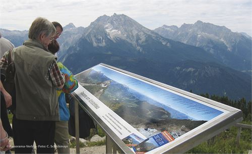 Kehlsteinhaus Berchtesgaden, 3-Meter Schautafel oberhalb des Kehlsteinhauses