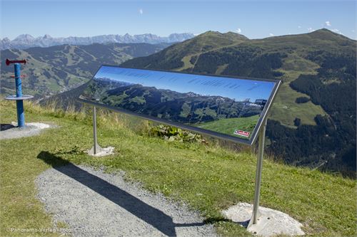 Saalbach-Hinterglemm, Zwölferkogel. 6 Schautafeln am Heimat-Rundweg im Gipfelbereich