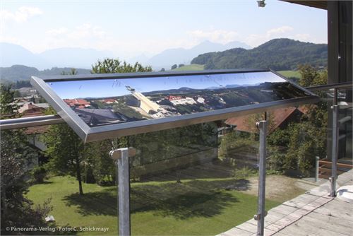 Romantikhotel Gmachl Elixhausen. Schautafel in Spezial-Nirosta-Rahmen auf der Terrasse des Wellnessbereiches