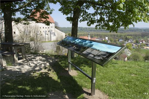 Burgblick Tittmoning. 3-Meter Schautafel in Nirosta-Doppelrahmen