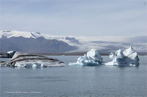 Bild 69 · Eisberge im Jökulsárlón, einem Eissee im Süden von Island. Ausläufer des Vatnajøkull