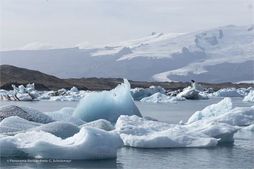 Bild 72 · Eisberge im Jökulsárlón, einem Eissee im Süden von Island. Ausläufer des Vatnajøkull