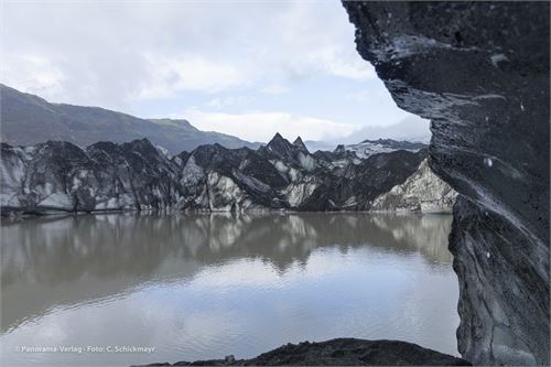 Bild 66 · Gletscherzunge und Eisberge an der Südküste Islands