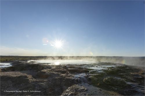 Bild 36 · Der große Geysir, Warten auf den 130 m hohen Ausbruch, der nur ca. alle 3 Jahre stattfindet