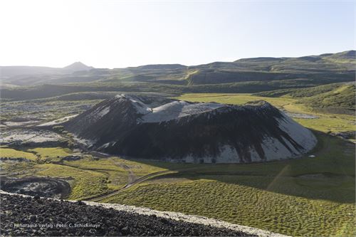 Bild 18 · Die Grabrok-Krater an der Ringstraße im Westen Islands, am Weg nach Borganes