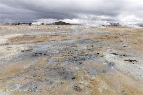 Bild 10 · Hochtemperaturgebiet Hverir mit zahlreichen Schwefelquellen und Fumarolen