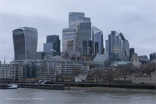 Die Londoner City in der Abenddämmerung