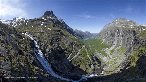 Bild 10 · Die Trollstigen, berühmte Bergstraße am Weg nach Andalsnes. Panorama-Aufnahme aus 30 Einzelbildern in Megapixel-Auflösung! 