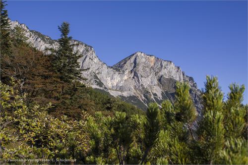 Die Mittagsscharte, markanter Einschnitt westlich des Salzburger Hochthron-Gipfels