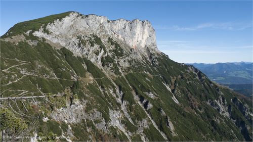 Die Untersberg Südwände, aufgenommen am Weg zu den Rauhenköpfen