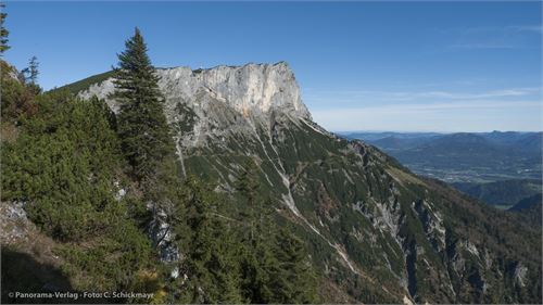 Die Untersberg Südwände, aufgenommen am Weg zu den Rauhenköpfen