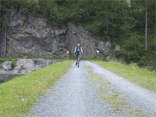 Damm über den Diesbachstausee