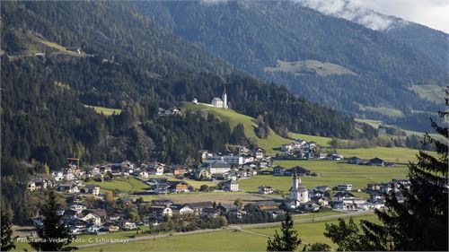 Bild 1 · Strassen im Pustertal, aufgenommen von der Höhenstraße Richtung Kartitsch.