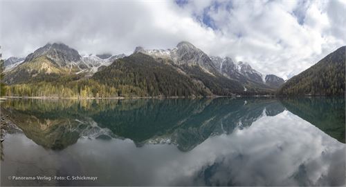 Bild 26 · Panorama über den Antholzer See, aufgenommen im November 2020.