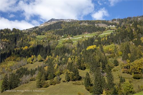 Bild 18 · Bergbauernhöfe im Herbst im Defereggental.