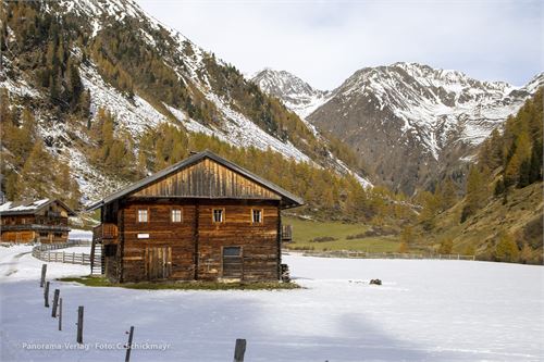 Bild 21 · Herbst im Winkeltal, einem Nebetal des Villgratentales.