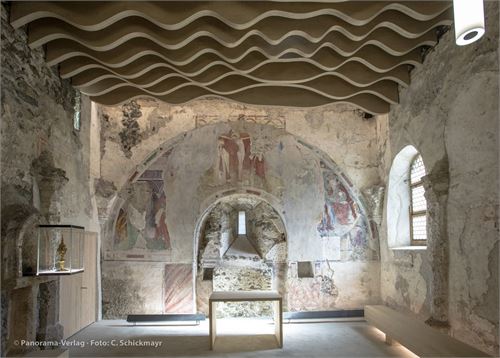 Bild 25 · Die vorbildlich restaurierte Kapelle in der Burgruine Heinfels.