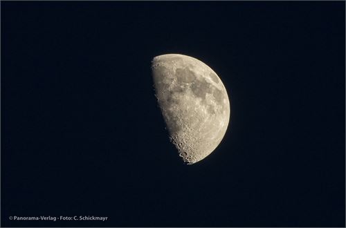 Bild 8 · Aufgehender Mond über dem Haunsberg, aufgenommen von Michaelbeuern am 22. 11. 2020, 20:17 Uhr