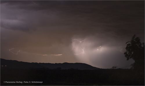 Bild 27 · Gewitter über dem Haunsberg, aufgenommen von Michaelbeuern am 20. Mai 2022