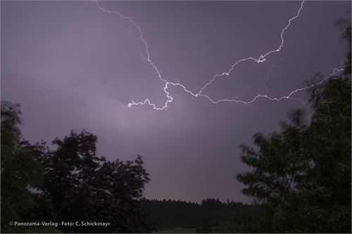 Bild 31 · Gewitter über dem Haunsberg, aufgenommen von Michaelbeuern am 20. Mai 2022
