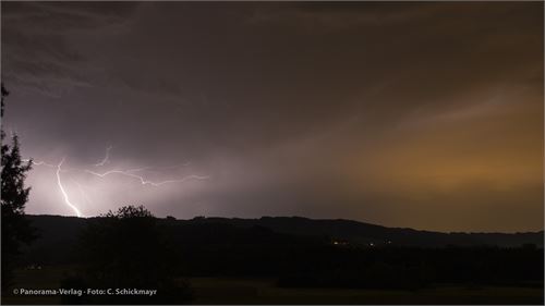 Bild 32 · Gewitter über dem Haunsberg, aufgenommen von Michaelbeuern am 20. Mai 2022