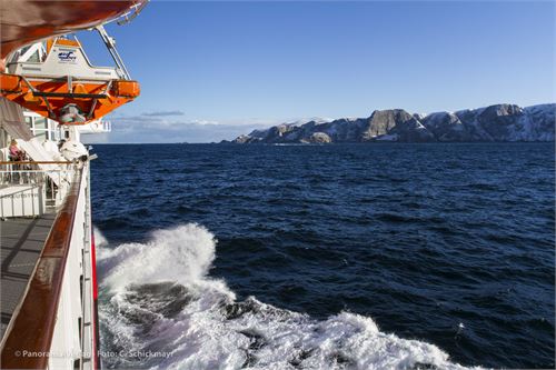 Ausfahrt von Måløy auf die offene See