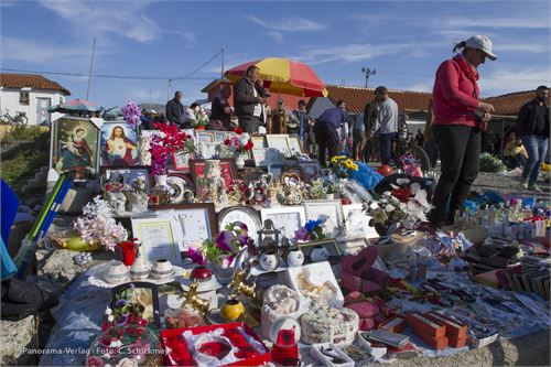 Typischer albanischer Flohmarkt am Land