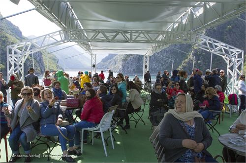 Am Koman-Stausee auf der Fahrt von Koman nach Fierze