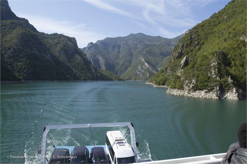 Am Koman-Stausee auf der Fahrt von Koman nach Fierze