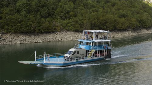Am Koman-Stausee auf der Fahrt von Koman nach Fierze