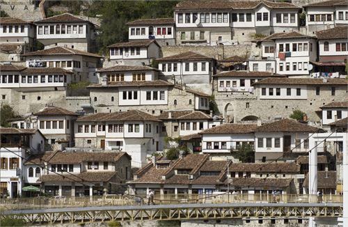 Berat, Stadt der tausend Fenster