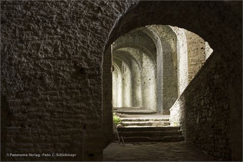 Gjirokaster, Stadt der tausend Stufen, Zugang zum Castell oberhalb der Stadt.