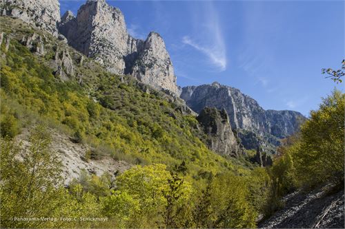 Die romantische Vikos-Schlucht im Norden von Griechenland