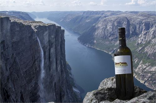 Bild 6 · Weinviertel DAC am Kjerag, tausend Meter über dem Lysefjord in Südnorwegen