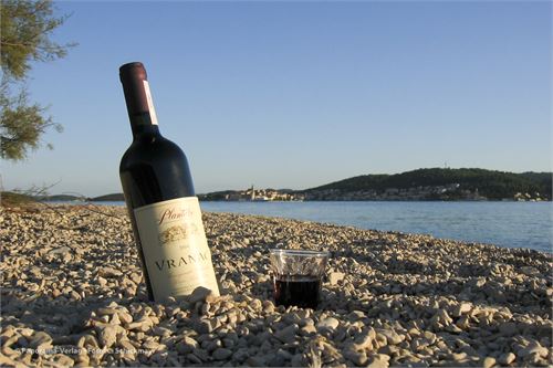 Bild 20 · Vranac 2004 an der Küste von Peljesac mit Blick auf Korcula